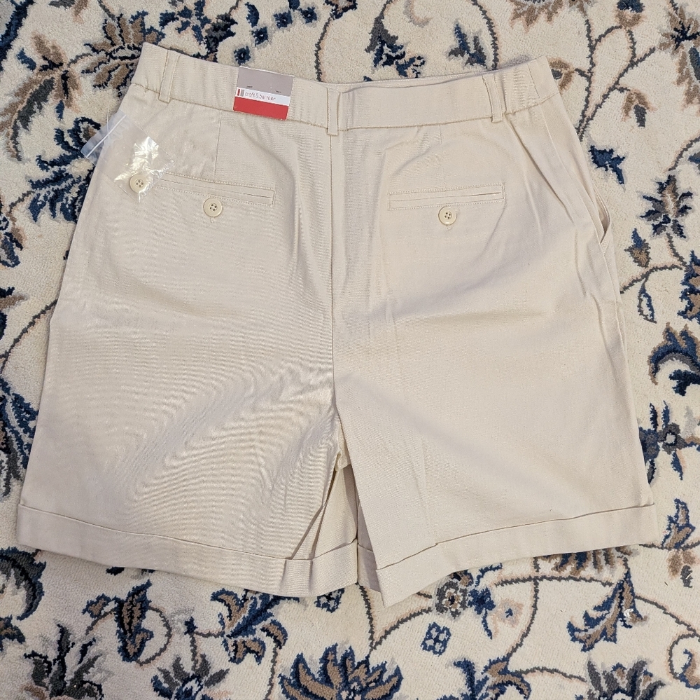 Croft & Barrow Women's Tan Flat Front Shorts